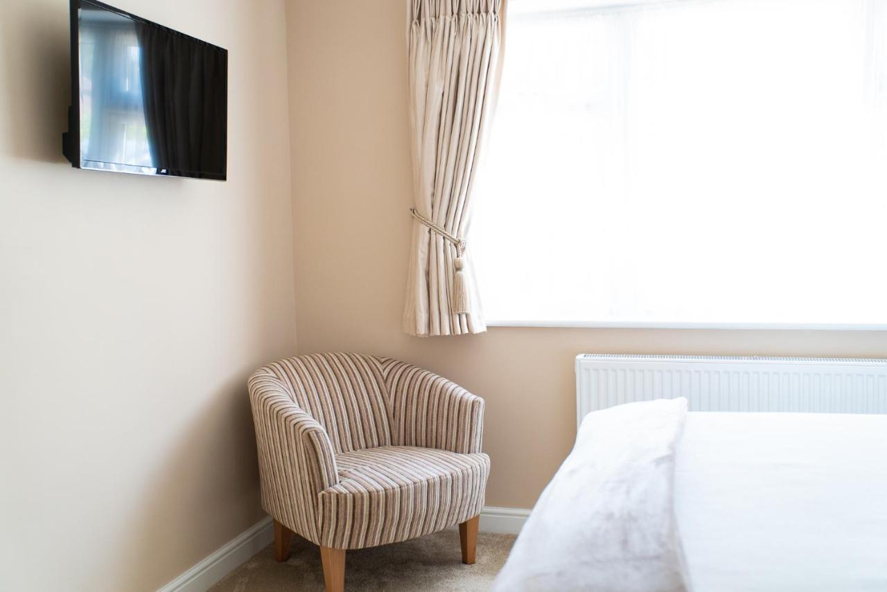 Bed and Breakfast The Cedars West Clandon Екстер'єр фото