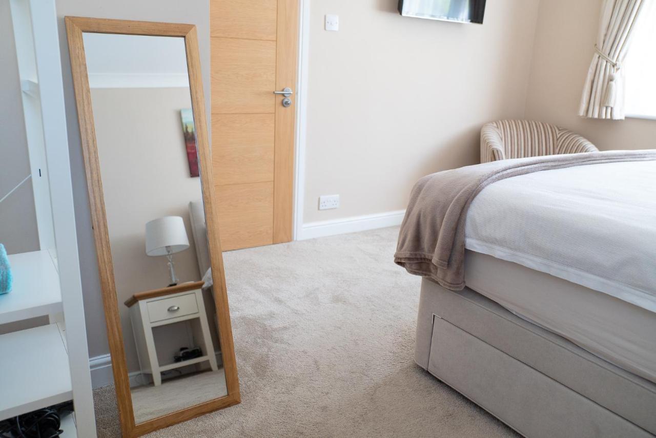 Bed and Breakfast The Cedars West Clandon Екстер'єр фото