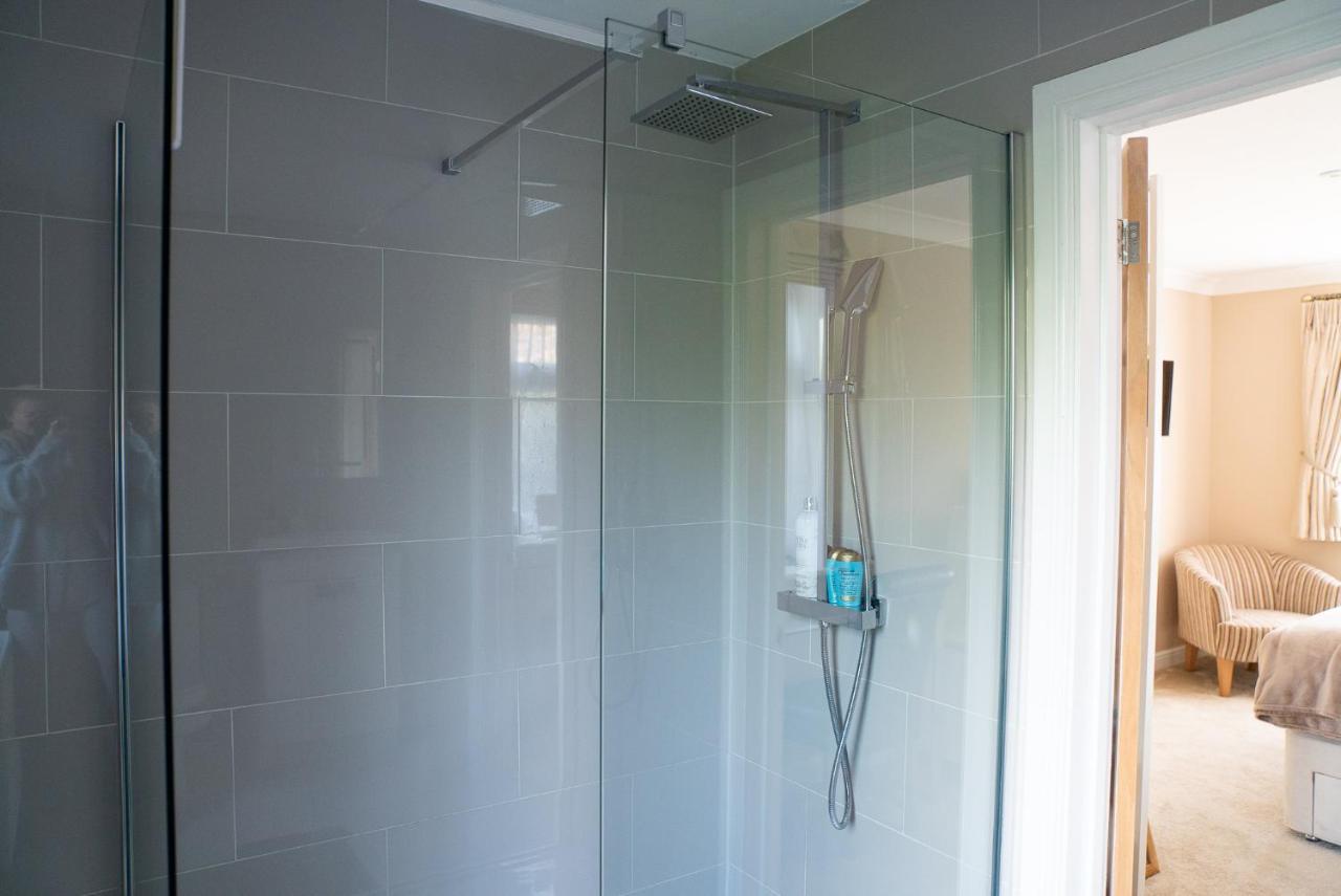 Bed and Breakfast The Cedars West Clandon Екстер'єр фото