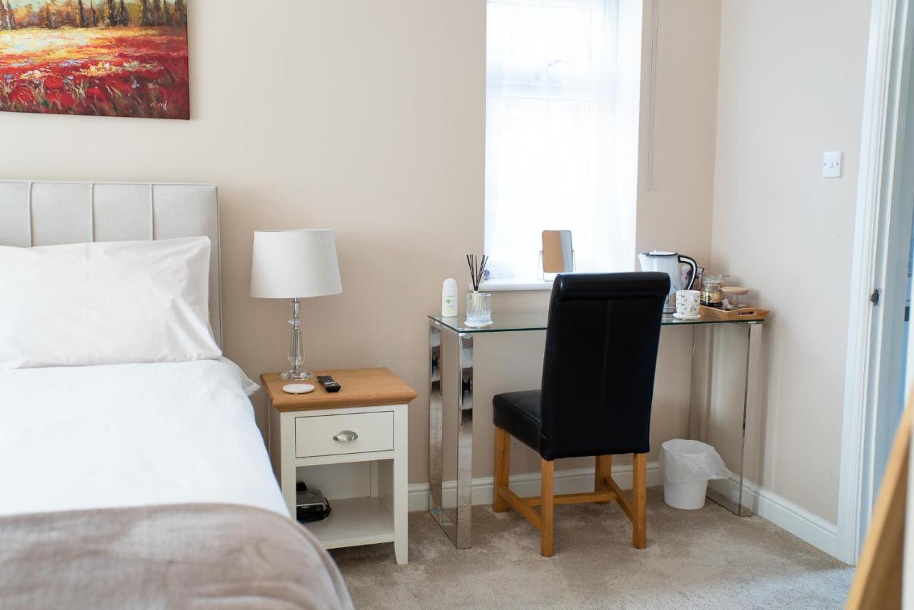 Bed and Breakfast The Cedars West Clandon Екстер'єр фото